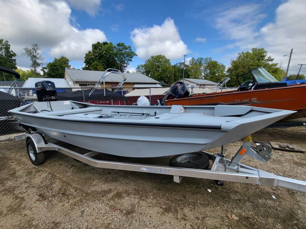 Boat for sale or rent at Camp & Cruise, ideal for fishing, water sports, and boating enthusiasts.